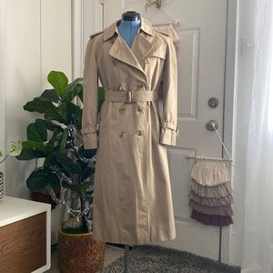 Burberry trench coat. Mannequin is a XS/S and it fits mannequin perfectly.